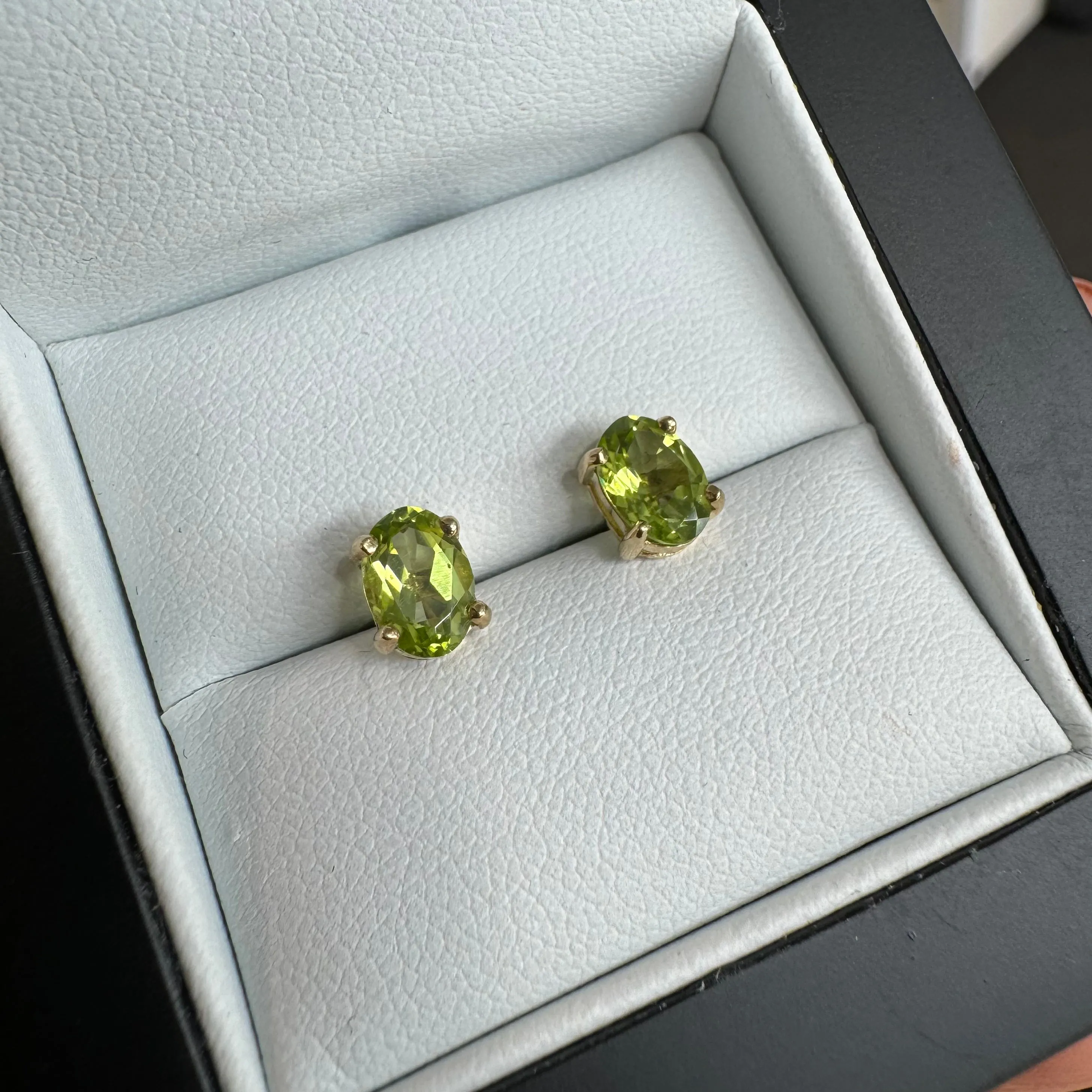 9ct Yellow Gold Oval Peridot Stud Earrings